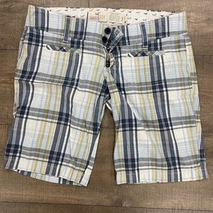 Hollister Bermuda shorts size 3